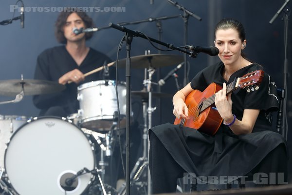 ALDOUS HARDING - 2022-08-26 - SAINT CLOUD - Domaine National - Grande Scene - Hannah Sian Topp